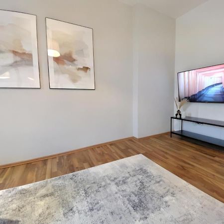 Milpau Recklinghausen1 - Modernes Und Zentrales Premium-Apartment Mit Queensize-Bett, Netflix, Nespresso, Smart-Tv Und Privatparkplatz Dış mekan fotoğraf